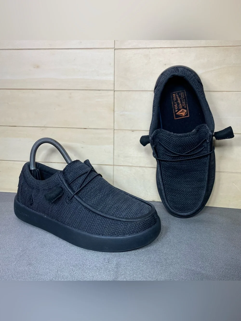 Volcom Chill Slip Resistant Loafers Black Women's Size 6 Shoes W Slip-Ons
